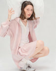 Person wearing a pink outfit with a white background, featuring the brand 'DUSHU'.
